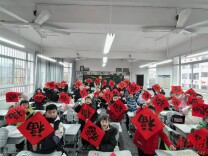 48份“福”字一个不落，还有专属挂饰！张家界一班级老师“不落空”的寒假礼物暖了童心