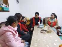 石门县二完小：党员家访暖寒冬
