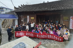 浏阳市新文学校到泸溪县明志书屋开展爱心助学活动