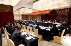 毛万春参加湘西州代表团审议