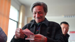 集体经济结硕果 村民分红笑开颜