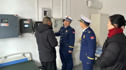 “送温暖”与“保平安”同步！岳阳市屈原管理区民政消防联合护航困难群众