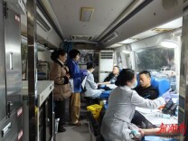 浏阳洞阳镇：干群同心献热血 爱心暖流漾寒冬