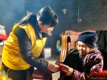 暖冬行动送关爱