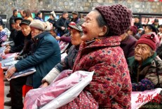 新春送暖润民心