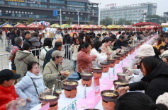 新春走一线丨百锅炖粉暖寒冬，桃源年味正飘香
