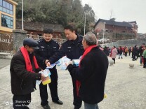苗年“警”色浓 花垣公安开展反诈知识进村寨活动