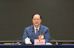 毛伟明参加常德市代表团审议