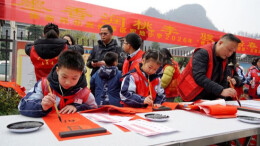 张家界武陵源：师生挥毫泼墨，传递“文化年味”