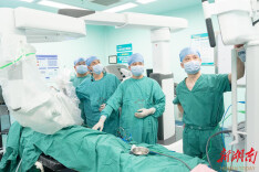 毫米级“绣花”为2岁幼儿重建输尿管，南华附二成功实施高难度机器人辅助巨输尿管成形术