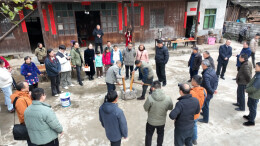 洞口县桐山乡：打糍粑磨豆腐 民俗飘香年味浓