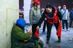 湖南启动“零点救助”行动 深夜守护生活无着流浪乞讨人员温暖过节