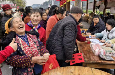 凤凰菖蒲塘村3000余人同吃团圆饭，年味拉满