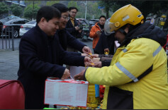 湘西州总工会开展“两节”送温暖慰问活动