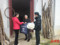 寒冬送暖显温情 走访慰问暖人心——炎陵县民政局开展分散特困供养对象走访慰问活动