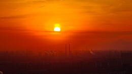 流霞满天！北京今日夕阳太美了