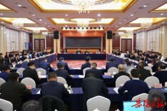 岳阳代表团举行第四次全体会议