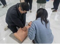 长沙高塘岭街道白马巷社区：亲子共学急救技能 争当家庭“生命守护者”