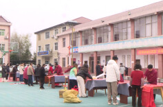 茶陵县高陇镇：手写春联送祝福 墨香浓浓迎马年