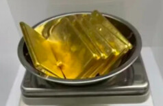 600万元买了5.9公斤黄金！女子崩溃了