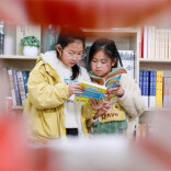 People Enjoy Reading During Winter Vacation