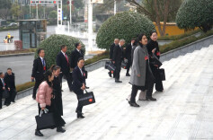 图集丨政协湘西州十三届五次会议开幕，政协委员陆续步入会场