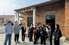 长沙一村拍“催婚”短剧成欢乐现场，娭毑演完就忘了演的是谁，但却不忘给自己演技打100分