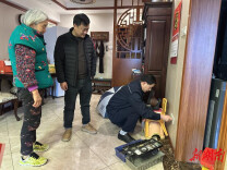 长沙桐荫里社区：专业电工敲门送“平安年味” 节前安全服务暖民心