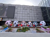 北京首个潮庙会小年开启，百余只熊猫闪现朝外大街