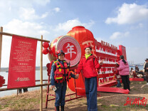   兴马洲上春意浓 星火姐姐“志愿红”添彩民俗年会