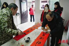 安置点小区新春送福，会同暖心服务传温情