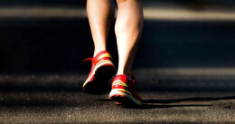 你的走路姿势暗藏“健康密码”！这5种步态是身体在“求救”