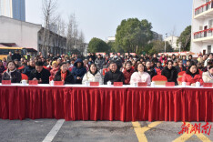 长沙高塘岭社区：金马迎春过大年，和美邻里幸福年