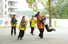 一句“都要救”，十年不放弃——两位“湖南好人”接续呵护莽山早产四胞胎的故事