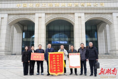 来自田间地头的锦旗，见证四化建和他们的温暖故事