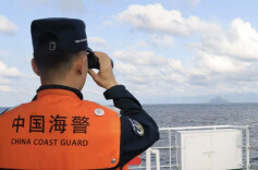 中国海警舰艇编队2月10日在我钓鱼岛领海巡航