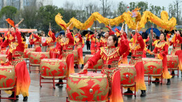 击鼓祈福迎新春