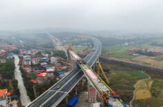 邵永高铁跨芦洪江特大桥连续梁全部合龙