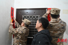 “衡”有年味|蒸湘区：民兵志愿者上门贴春联 ，尊崇关爱送到老兵家