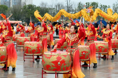 击鼓祈福迎新春