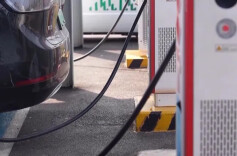 湖南高速已“上新”液冷超充+移动机器人，充电5分钟可续航300公里！