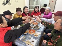 过小年，迎新年！党建牵线搭“团圆宴”，独居老人家中暖意浓
