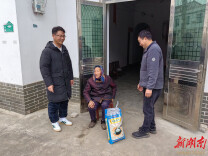 临湘市江南镇：节前慰问送温暖 真情关爱暖民心