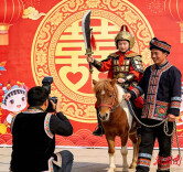 茶马雄风+非洲鼓韵+国际“财神爷”，黄龙洞2026年春节潮玩季即将开启