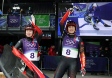 米兰冬奥会｜这个冬奥新项目，她俩“躺”出了中国纪录