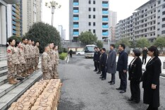 春节前夕王俊带队走访慰问一线工作者