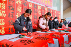 新田：翰墨润童心  新春送祝福