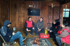 湘西州交通运输局驻雅桥社区工作队新春走访送温情
