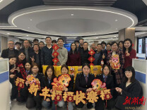 湖南铁道职院：春运一线显担当 校企慰问暖人心