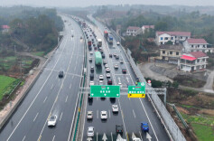 他们的盒饭冷了，大家的归途通了